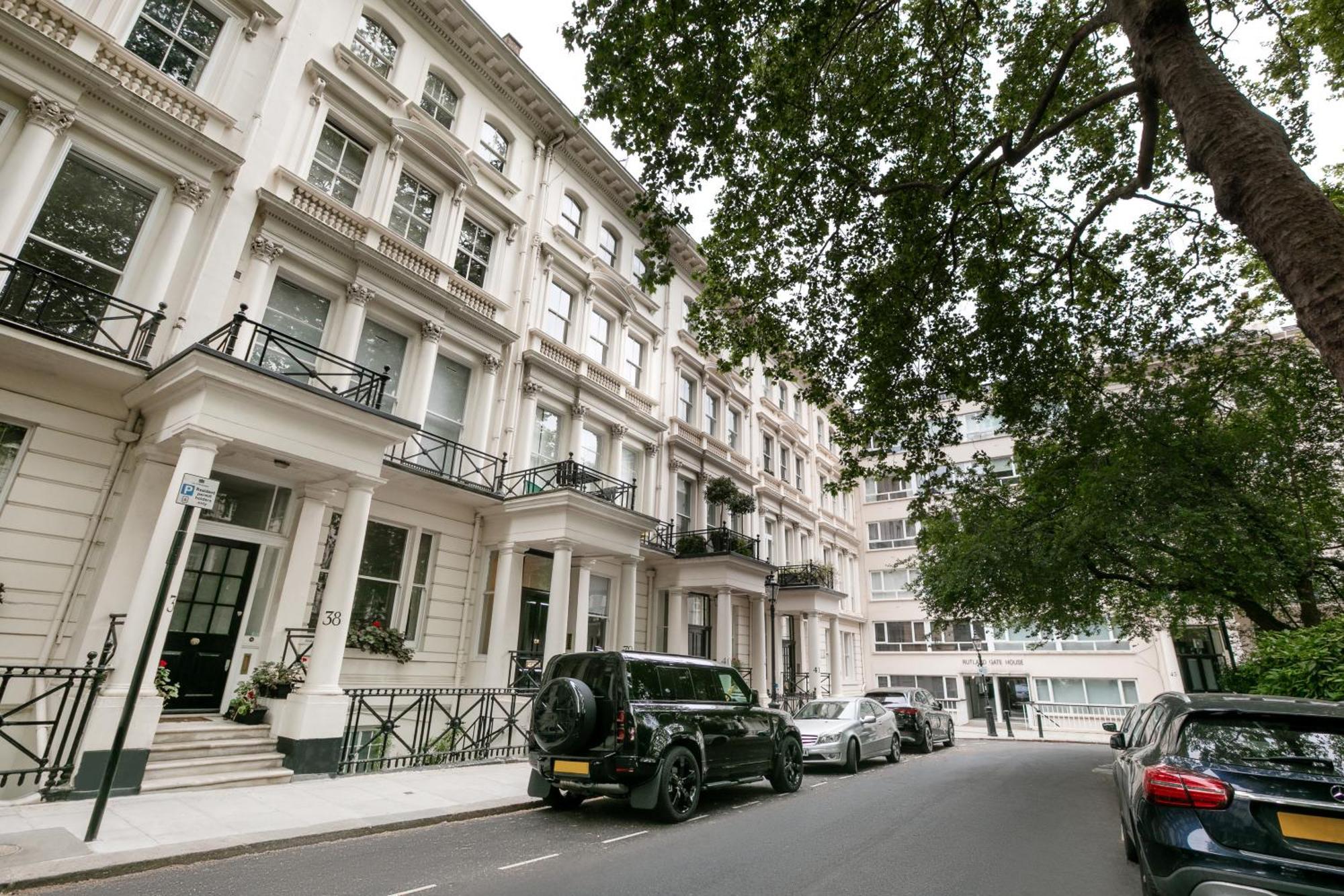 Heavenly Stays, Knightsbridge, Stylish 2-bd Escape London